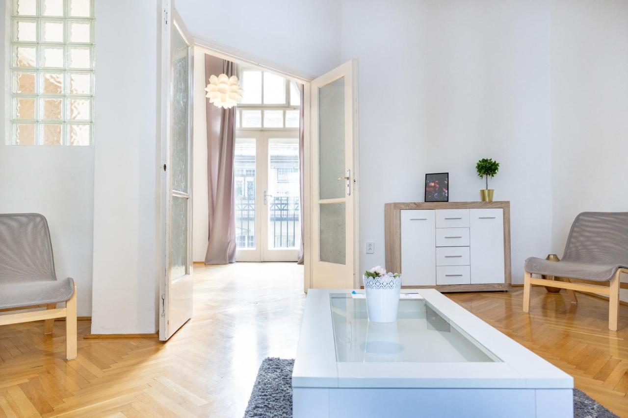 W25 Smart Apartment Budapeste Exterior foto
