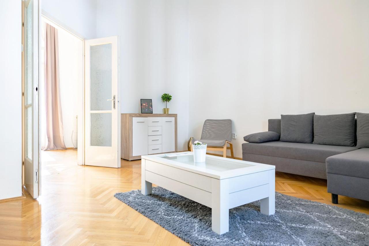 W25 Smart Apartment Budapeste Exterior foto