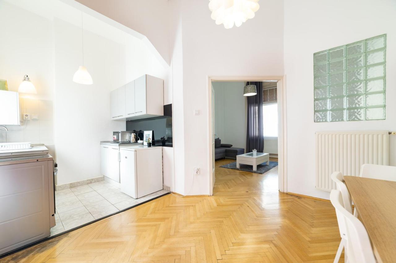 W25 Smart Apartment Budapeste Exterior foto